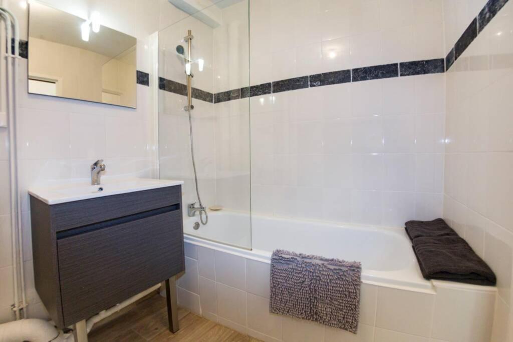 L'Escale - Topdestination-Bourg - Centre Ville - Classe 3 Etoiles 外观 照片